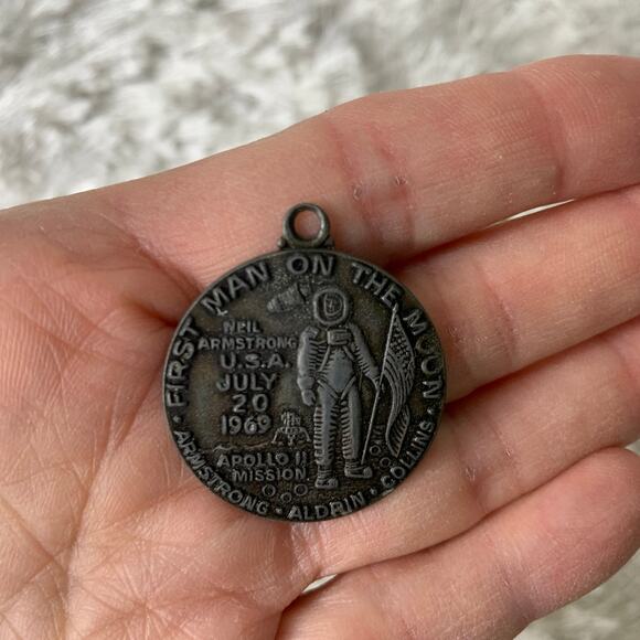 First Man on Moon Commemorative Keychain July 1969 Apollo Mission II - Picture 2 of 7